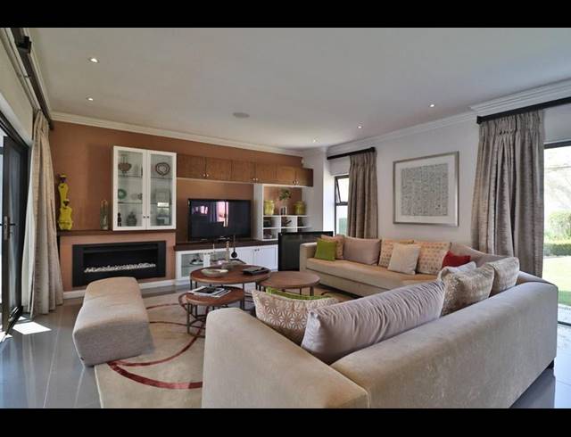 4 BEDROOM PROPERTY TO RENT IN COPPERLEAF ESTATE